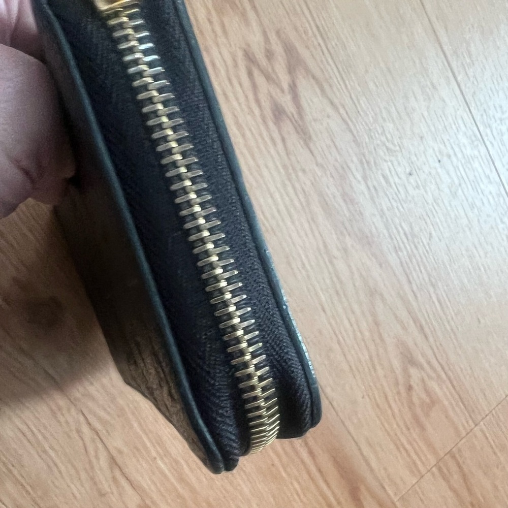 GORGEOUS Louis Vuitton Black Monogram Embossed Zip Wallet with Gold Hardware - Picture 6 of 14